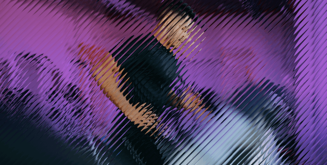 Client running on a thread mill with diagonal pattern background